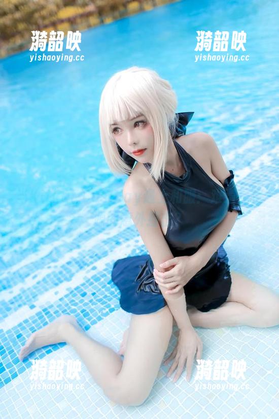 当Kitkat Cosplay遇上和服：难道是资源的意外撞击？